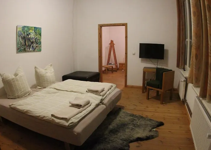 Gutshaus Mit Seeblick - Oekologisch & Nachhaltig Апартаменты *