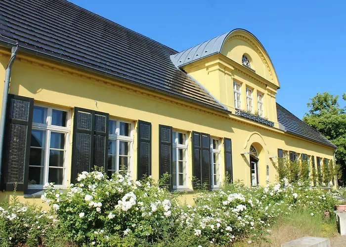 Gutshaus Mit Seeblick - Oekologisch & Nachhaltig Апартаменты *